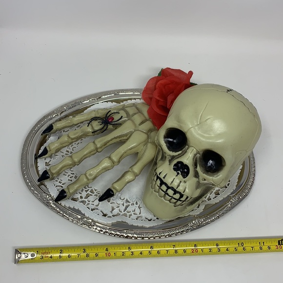 Halloween PROP Skull 💀 & creepy hand on platter - Picture 9 of 14